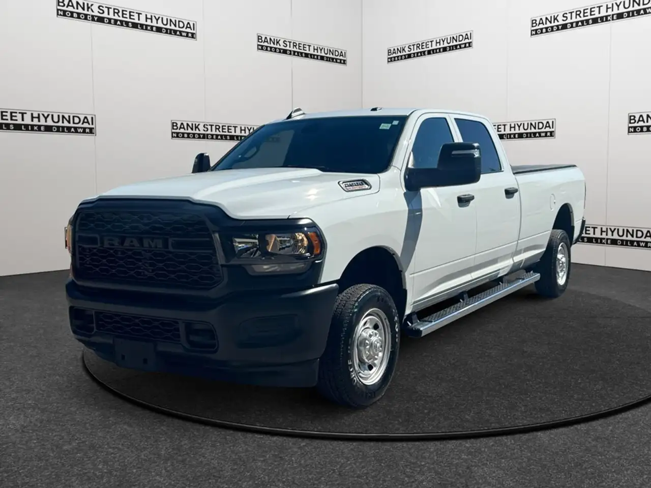 2024 RAM 2500 Tradesman 4x4 Crew Cab 8' Box — photo 1