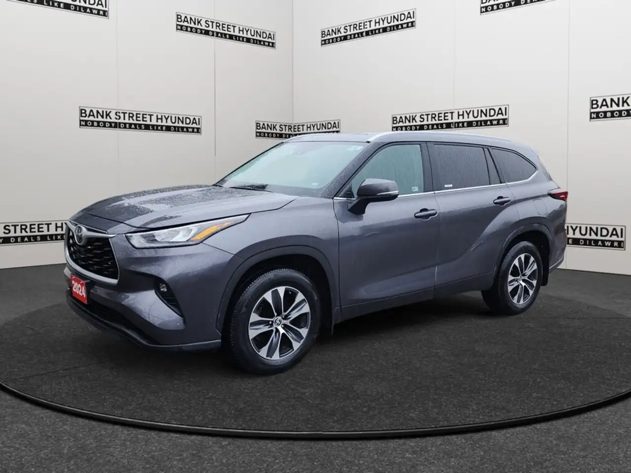 2024 Toyota Highlander XLE AWD — photo 1