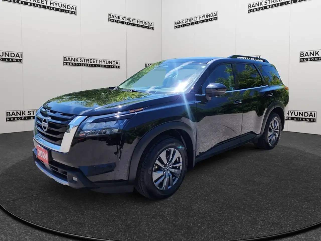 2024 Nissan Pathfinder SV — photo 1