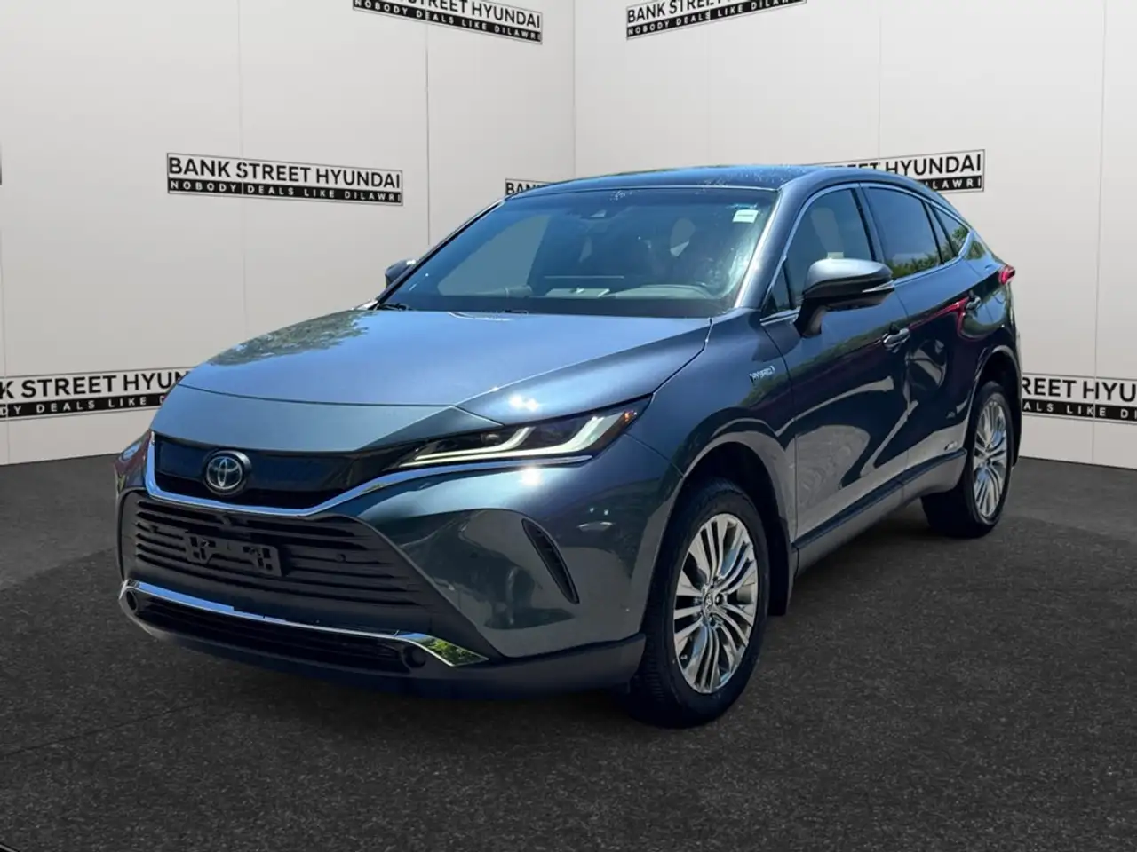 2021 Toyota Venza LE AWD — photo 1